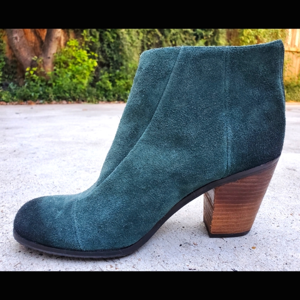 Vince Camuto Booties‎ Suede Leather Size 8.5